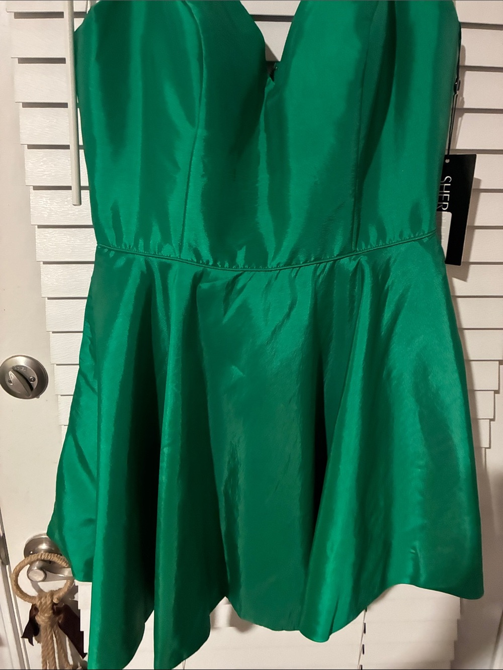 Sherri Hill Emerald Green Satin V-Neck Spaghetti Strap Mini Dress - Picture 4 of 10
